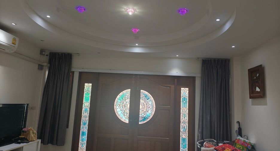Reihenhaus zum Kauf mit 4 Zimmer in Wang Thonglang, Bangkok