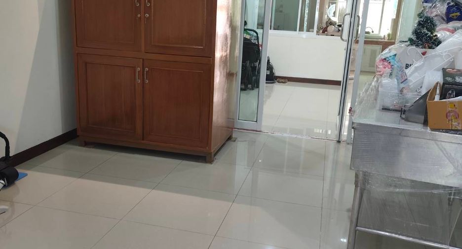 Reihenhaus zum Kauf mit 4 Zimmer in Wang Thonglang, Bangkok