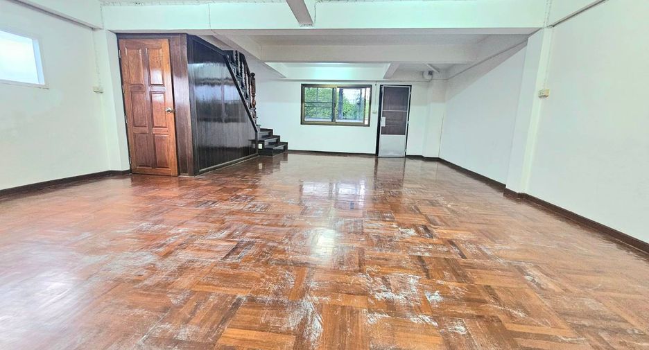 Casa adosada en venta de 3 habitaciones en Mueang Ratchaburi, Ratchaburi