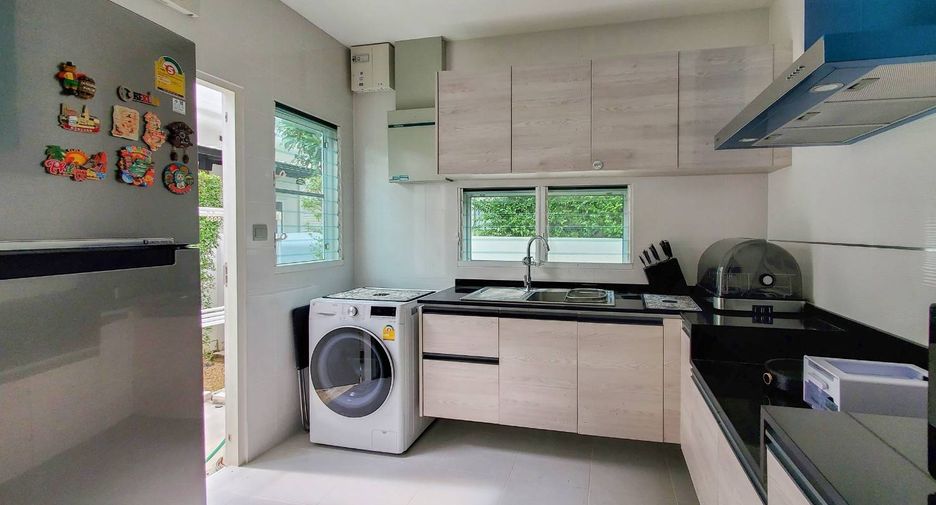 For sale 4 bedrooms house in Lat Krabang, Bangkok