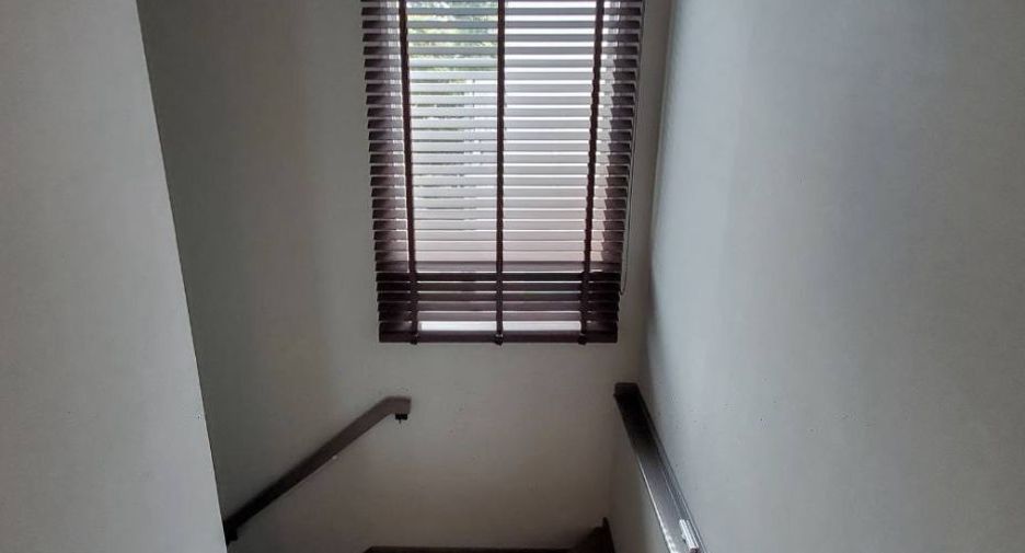 For sale 4 bedrooms house in Lat Krabang, Bangkok