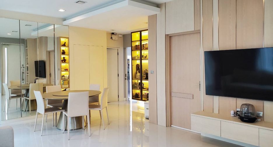 For sale 4 bedrooms house in Lat Krabang, Bangkok