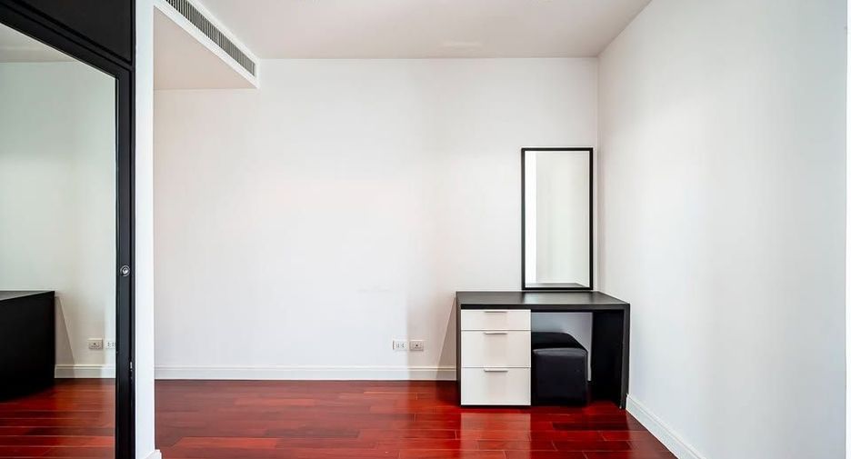 For rent 2 ベッドルーム condo in Pathum Wan, Bangkok