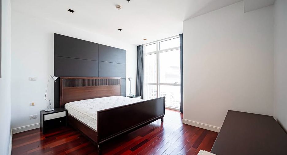 For rent 2 ベッドルーム condo in Pathum Wan, Bangkok