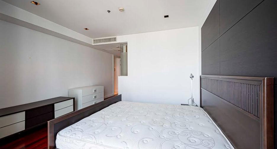 For rent 2 ベッドルーム condo in Pathum Wan, Bangkok