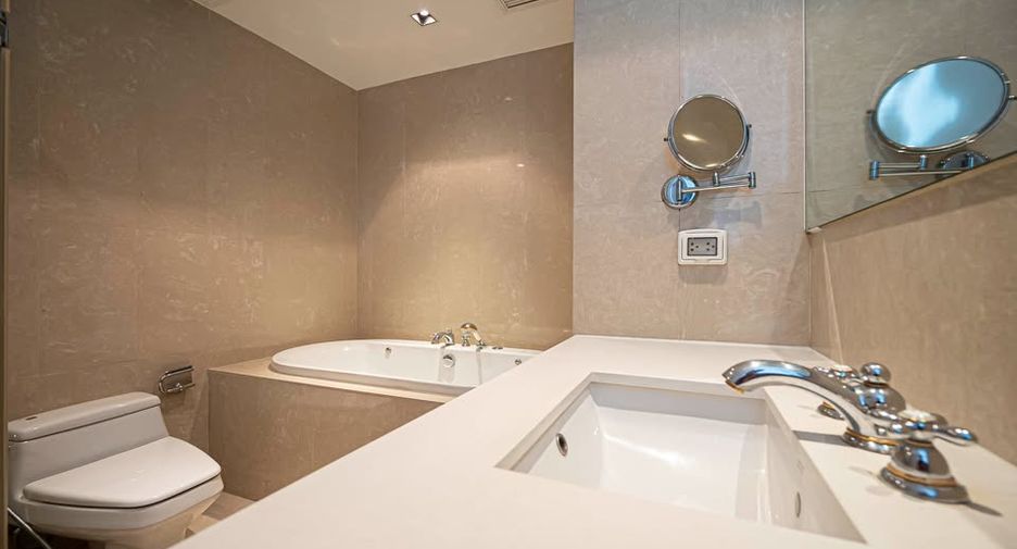 For rent 2 ベッドルーム condo in Pathum Wan, Bangkok