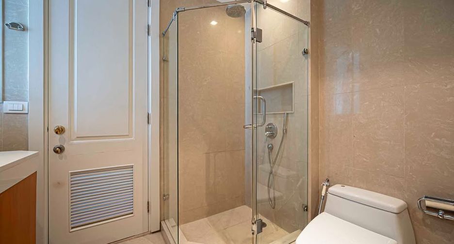 For rent 2 ベッドルーム condo in Pathum Wan, Bangkok
