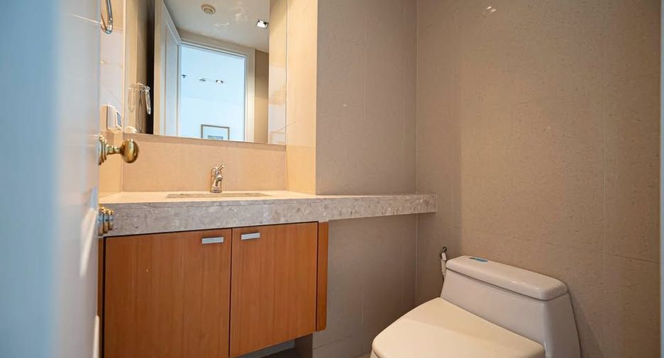For rent 2 ベッドルーム condo in Pathum Wan, Bangkok