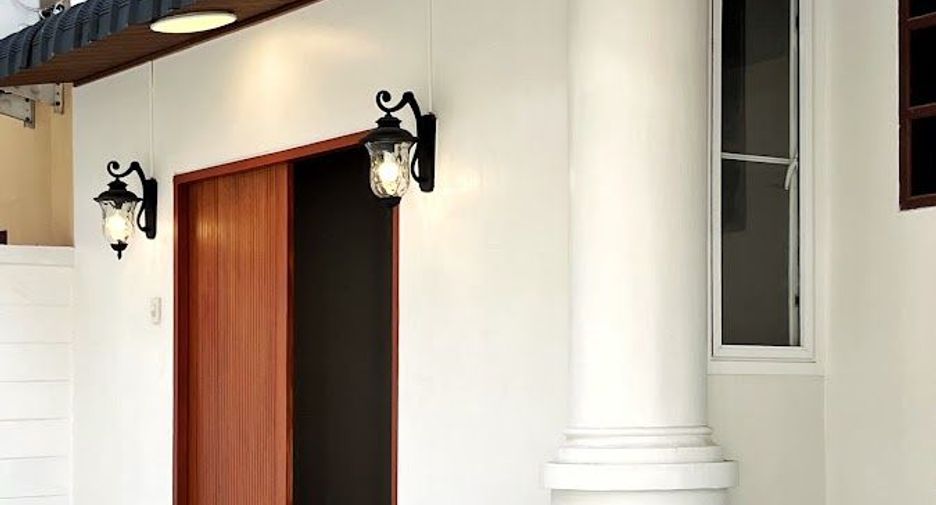 Reihenhaus zur Miete mit 5 Zimmer in Watthana, Bangkok