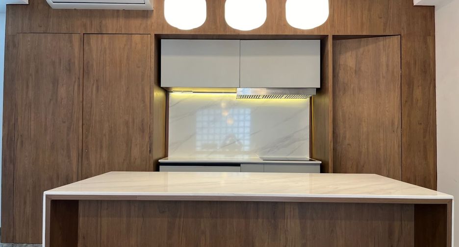 Reihenhaus zur Miete mit 5 Zimmer in Watthana, Bangkok