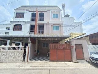 For sale 4 bedrooms townhouse in Huai Khwang, Bangkok