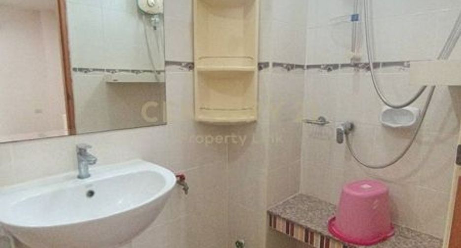 For sale 4 bedrooms townhouse in Huai Khwang, Bangkok