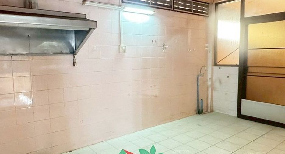For sale 5 bedrooms townhouse in Phasi Charoen, Bangkok