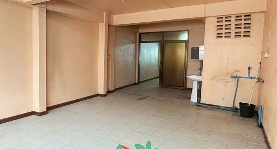 For sale 5 bedrooms townhouse in Phasi Charoen, Bangkok