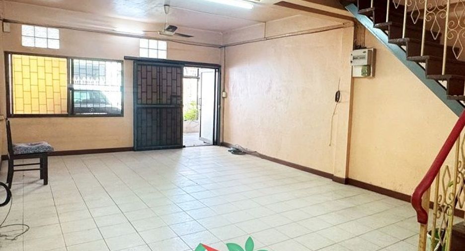For sale 5 bedrooms townhouse in Phasi Charoen, Bangkok