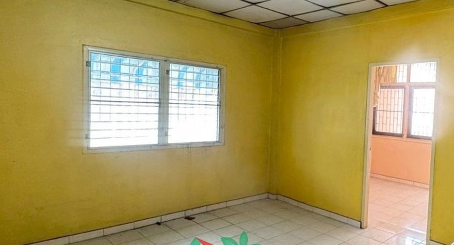 For sale 5 bedrooms townhouse in Phasi Charoen, Bangkok