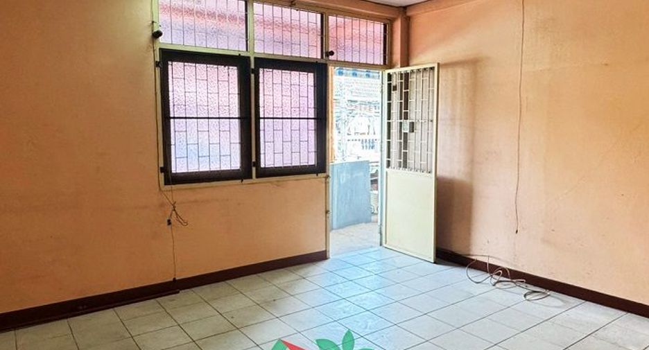 For sale 5 bedrooms townhouse in Phasi Charoen, Bangkok