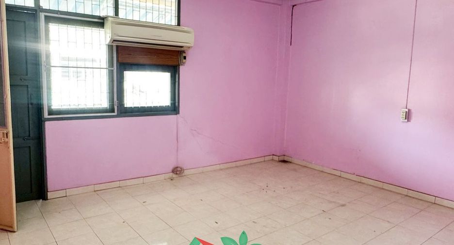 For sale 5 bedrooms townhouse in Phasi Charoen, Bangkok