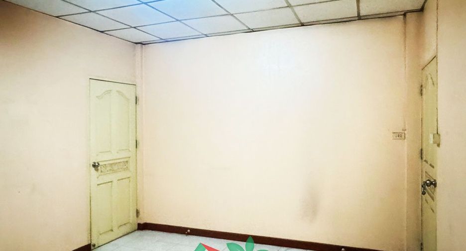 For sale 5 bedrooms townhouse in Phasi Charoen, Bangkok