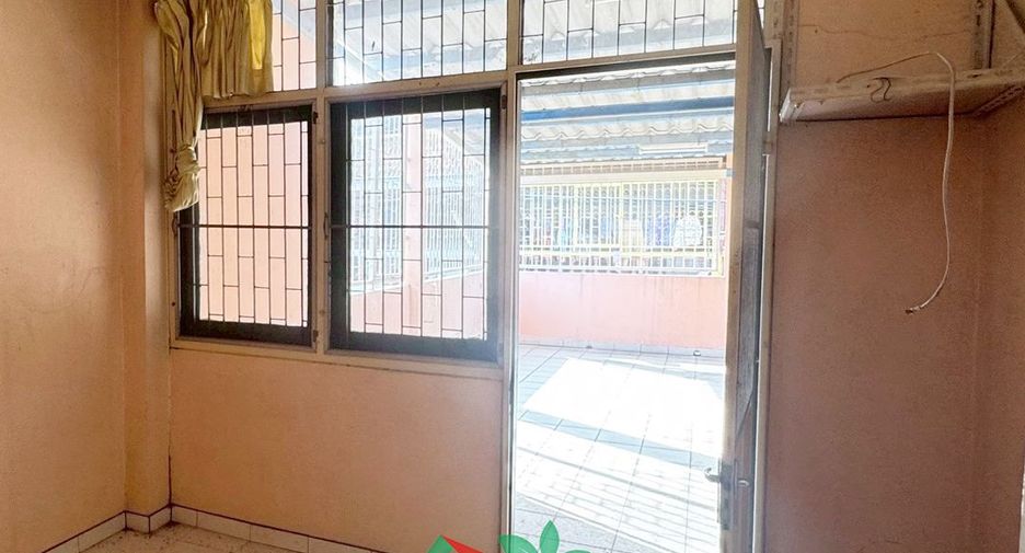 For sale 5 bedrooms townhouse in Phasi Charoen, Bangkok