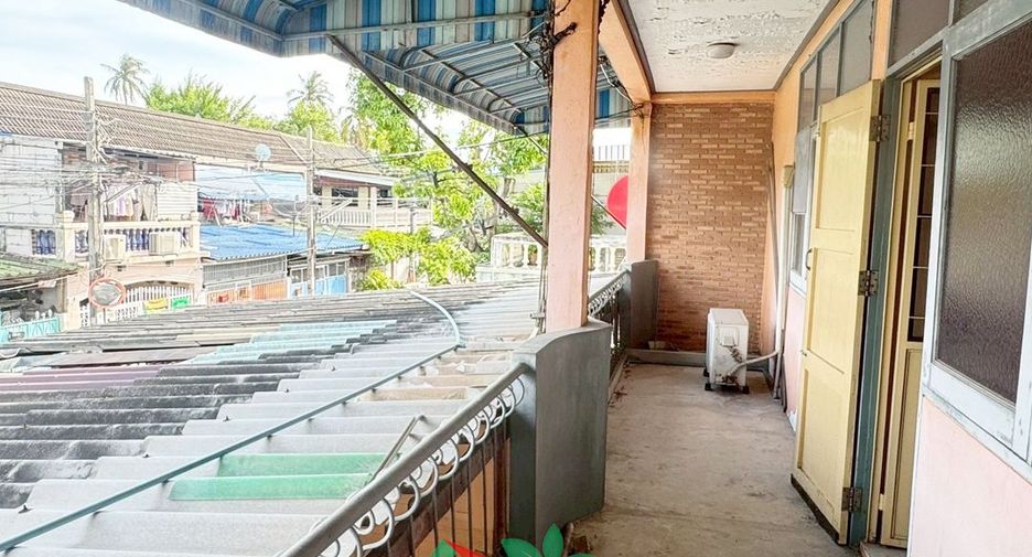 For sale 5 bedrooms townhouse in Phasi Charoen, Bangkok