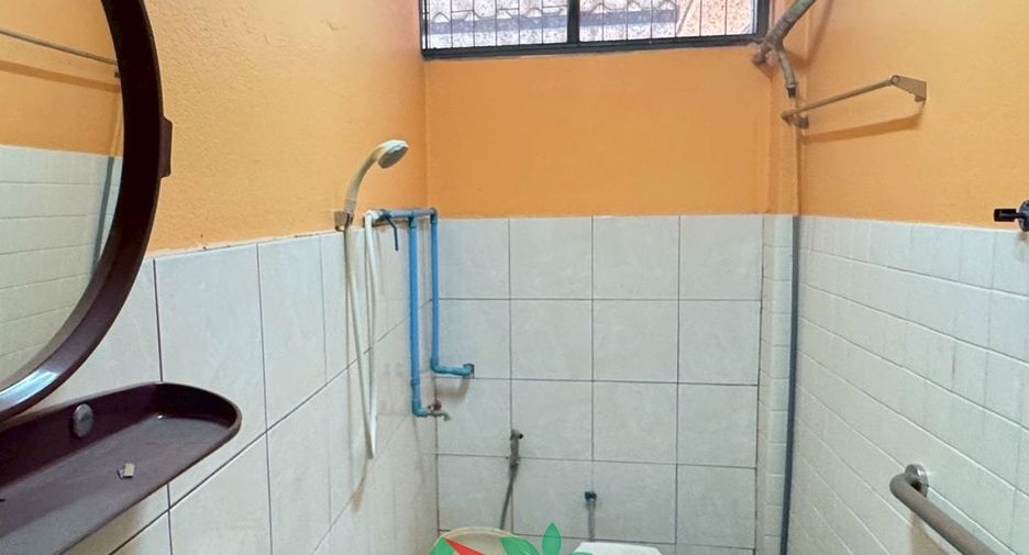 For sale 5 bedrooms townhouse in Phasi Charoen, Bangkok