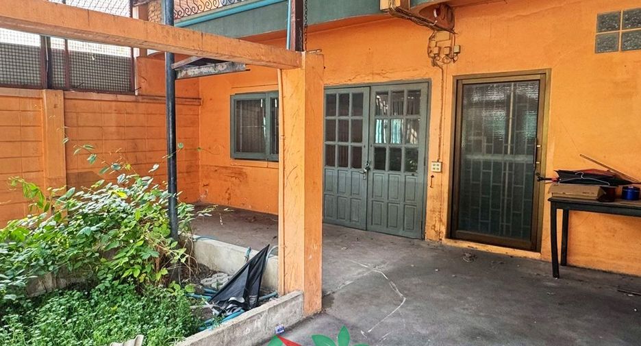 For sale 5 bedrooms townhouse in Phasi Charoen, Bangkok