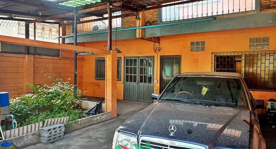 For sale 5 bedrooms townhouse in Phasi Charoen, Bangkok
