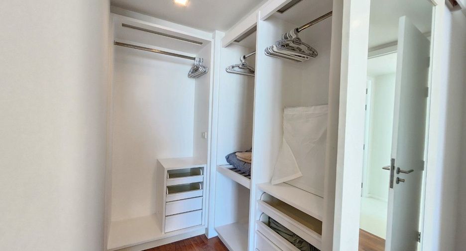 For rent 3 bedrooms condo in Sathon, Bangkok