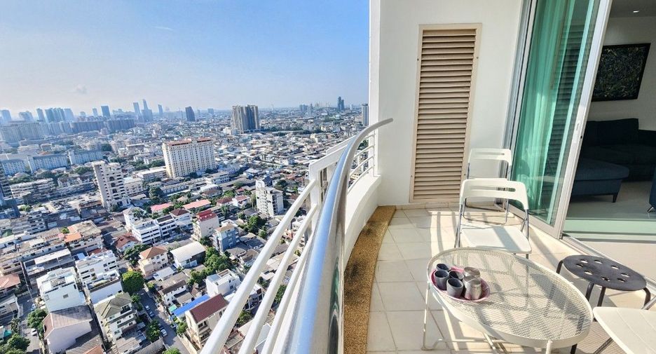 For rent 3 bedrooms condo in Sathon, Bangkok