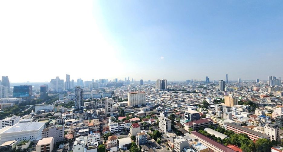 For rent 3 bedrooms condo in Sathon, Bangkok
