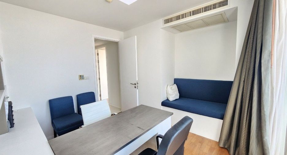 For rent 3 bedrooms condo in Sathon, Bangkok