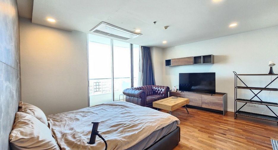 For rent 3 bedrooms condo in Sathon, Bangkok