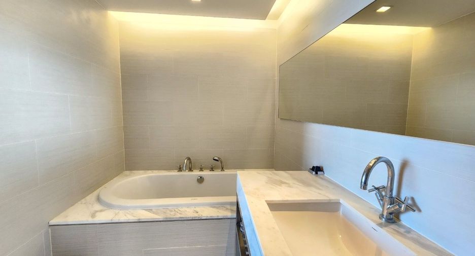 For rent 3 bedrooms condo in Sathon, Bangkok
