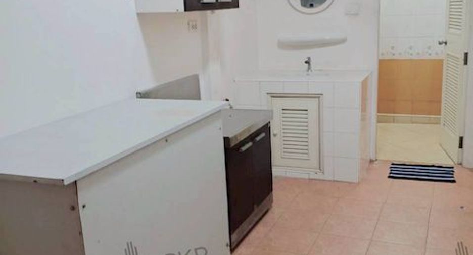 Продажа 3 спальни дом в Si Racha, Чонбури