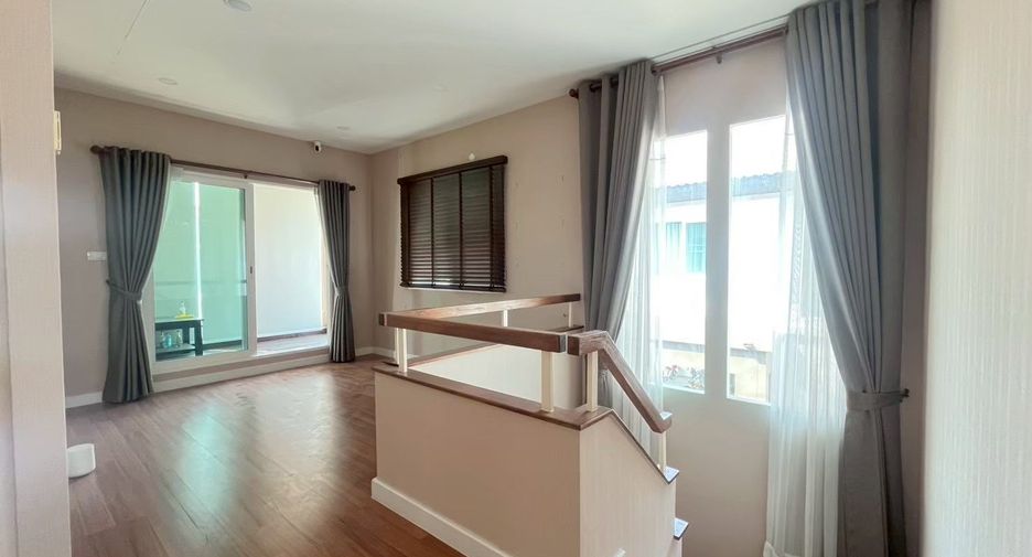 For sale 3 bedrooms house in Khlong Sam Wa, Bangkok