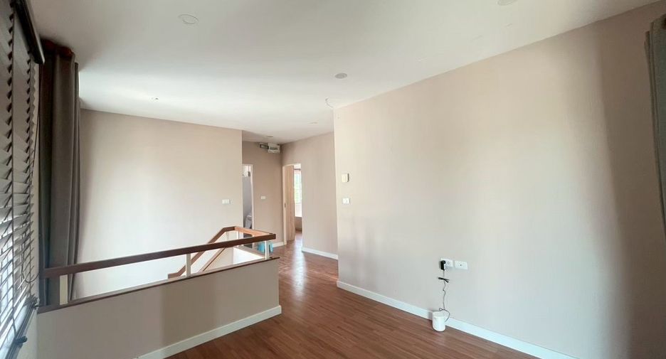 For sale 3 bedrooms house in Khlong Sam Wa, Bangkok