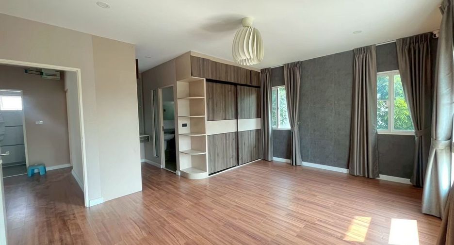 For sale 3 bedrooms house in Khlong Sam Wa, Bangkok