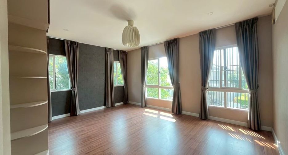 For sale 3 bedrooms house in Khlong Sam Wa, Bangkok