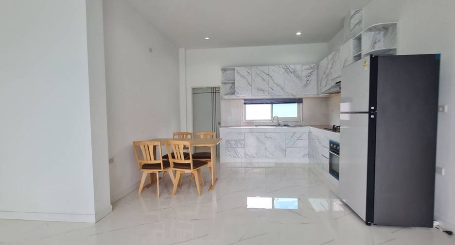 Villa en alquiler de 3 habitaciones en Bang Lamung, Chonburi