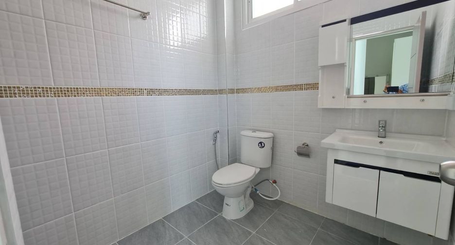 Villa en alquiler de 3 habitaciones en Bang Lamung, Chonburi