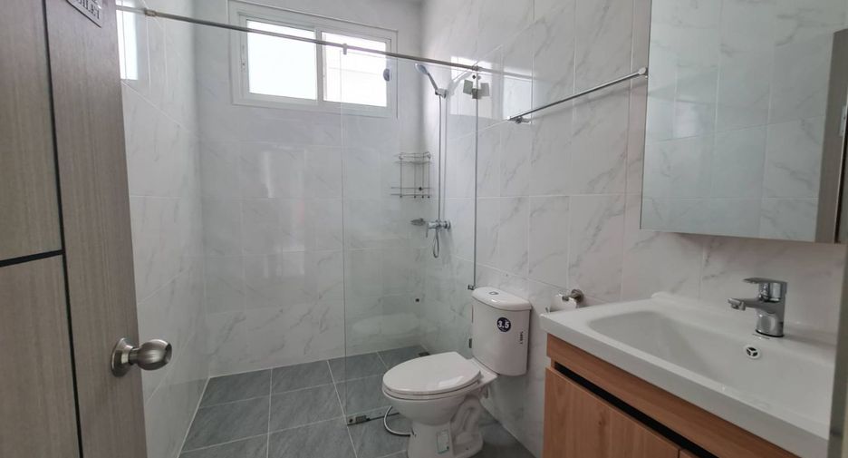 Villa en alquiler de 3 habitaciones en Bang Lamung, Chonburi