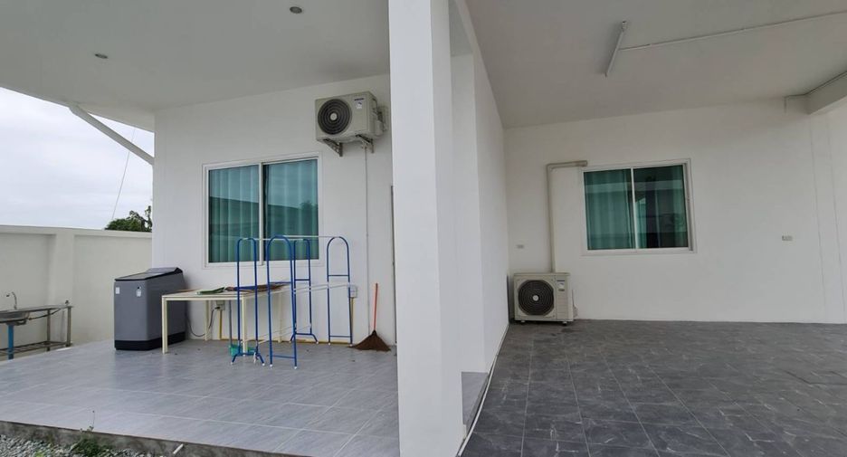 Villa en alquiler de 3 habitaciones en Bang Lamung, Chonburi