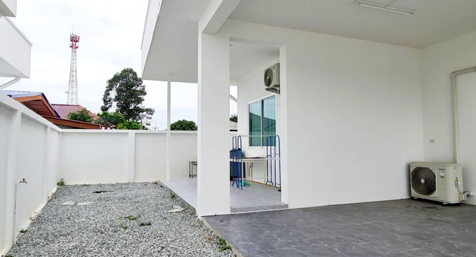 Villa en alquiler de 3 habitaciones en Bang Lamung, Chonburi