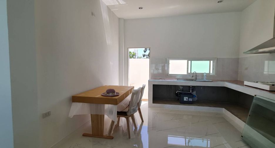 Villa en alquiler de 3 habitaciones en Bang Lamung, Chonburi