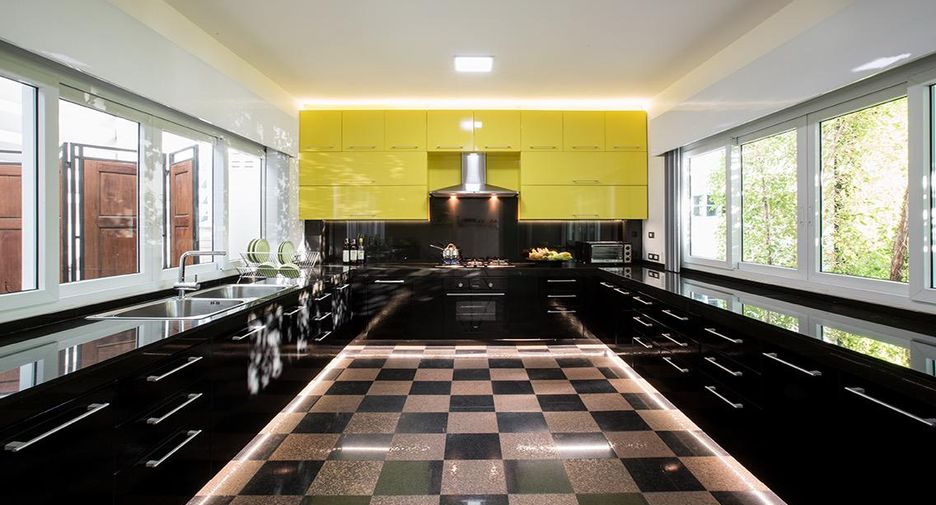 For sale 4 bedrooms house in Din Daeng, Bangkok