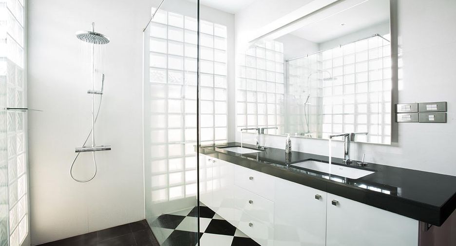 For sale 4 bedrooms house in Din Daeng, Bangkok