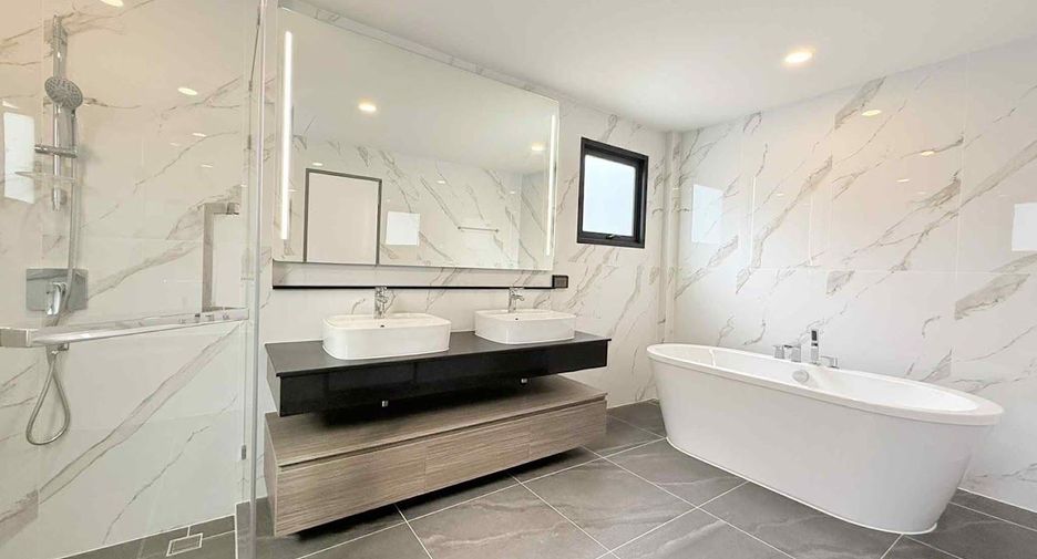 Haus zur Miete mit 5 Zimmer in Bang Phli, Samut Prakan