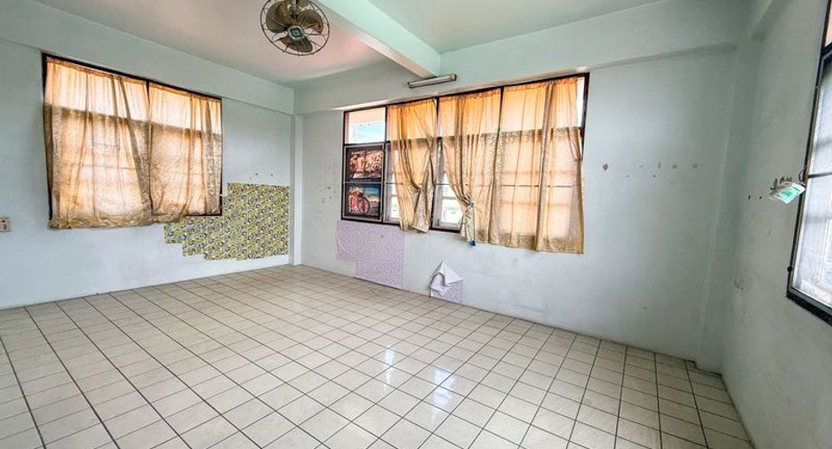 À louer et à vendre terrain à Si Racha, Chonburi