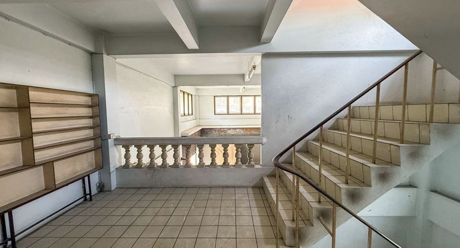 À louer et à vendre terrain à Si Racha, Chonburi